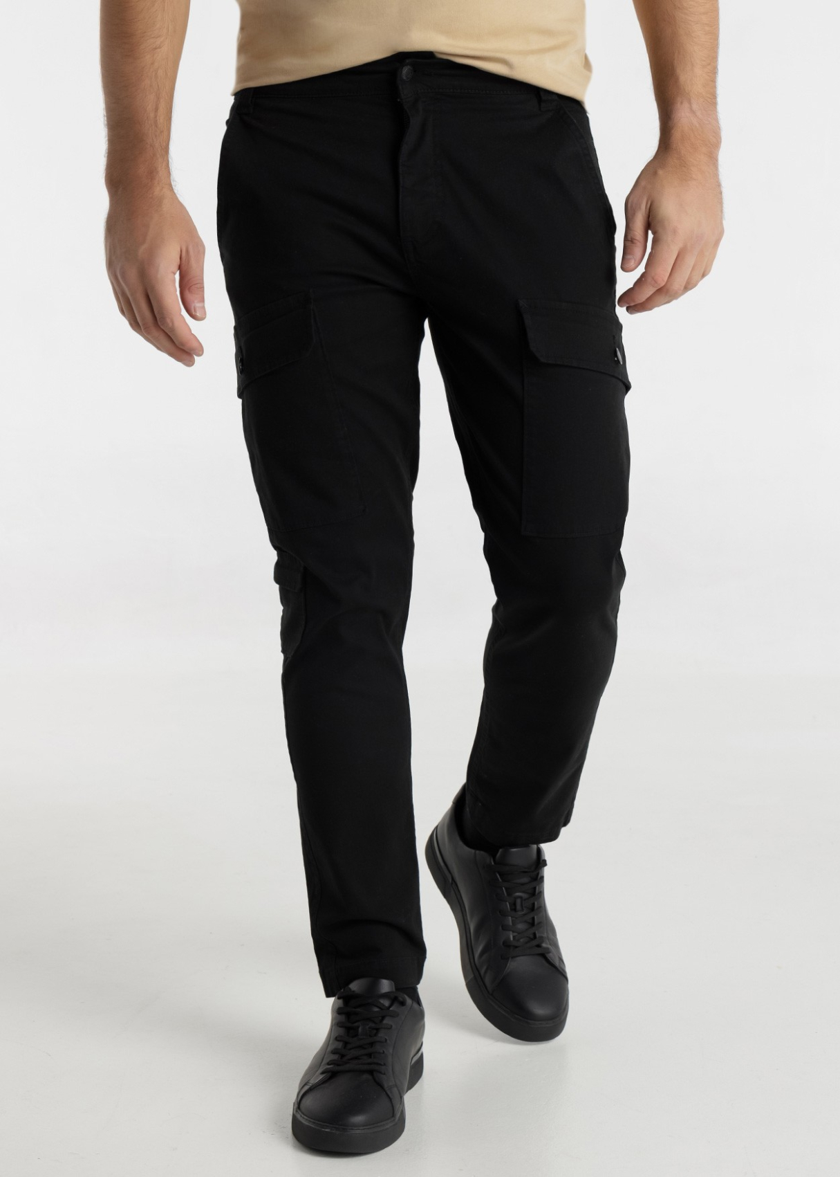 Pantalon cargo avec poches arrière à rabat Coupe régulière Taille Moyenne