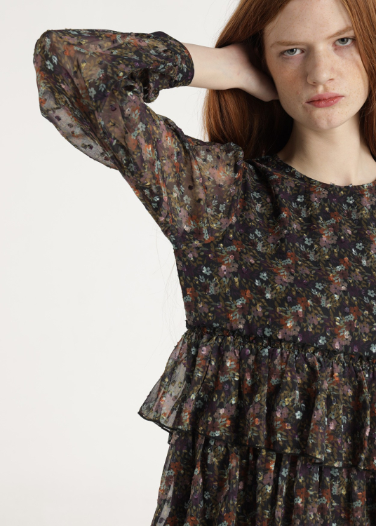Robe courte à imprimé floral sauvage et manches longues