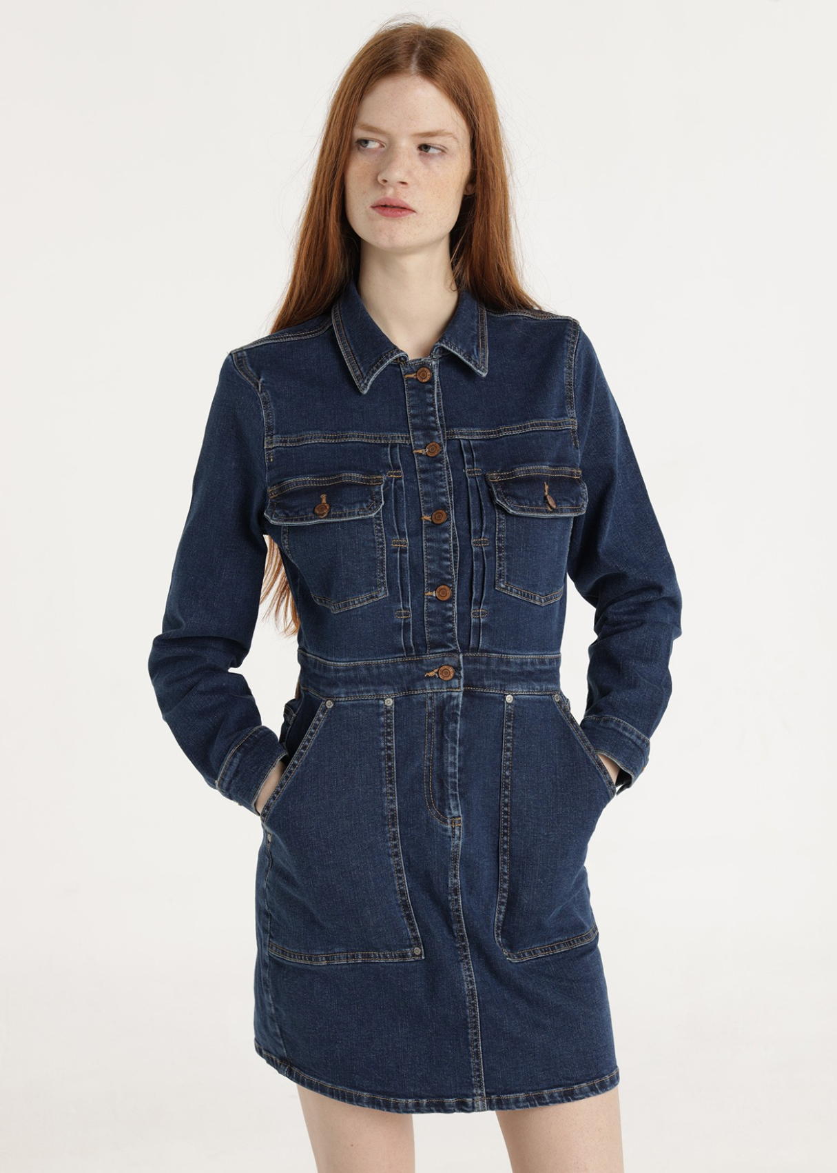 Robe courte en jean avec poches et manches longues