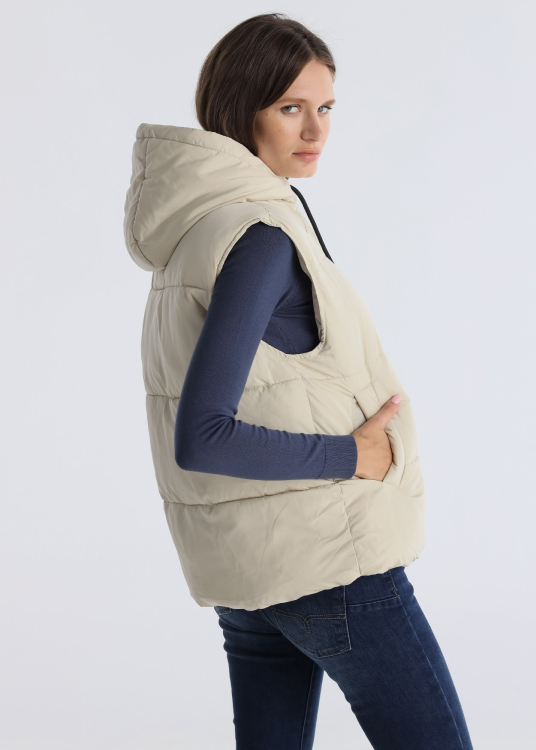 Gilet thermocollé à capuche avec poches au devant | Beige