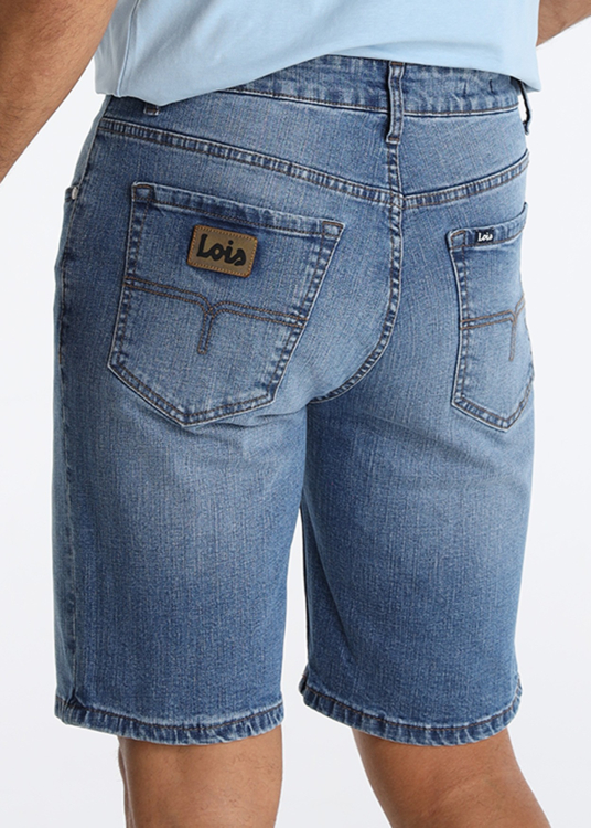 Bermuda slim en denim croisé, délavage bleu moyen | Tailles en pouces | Bleu