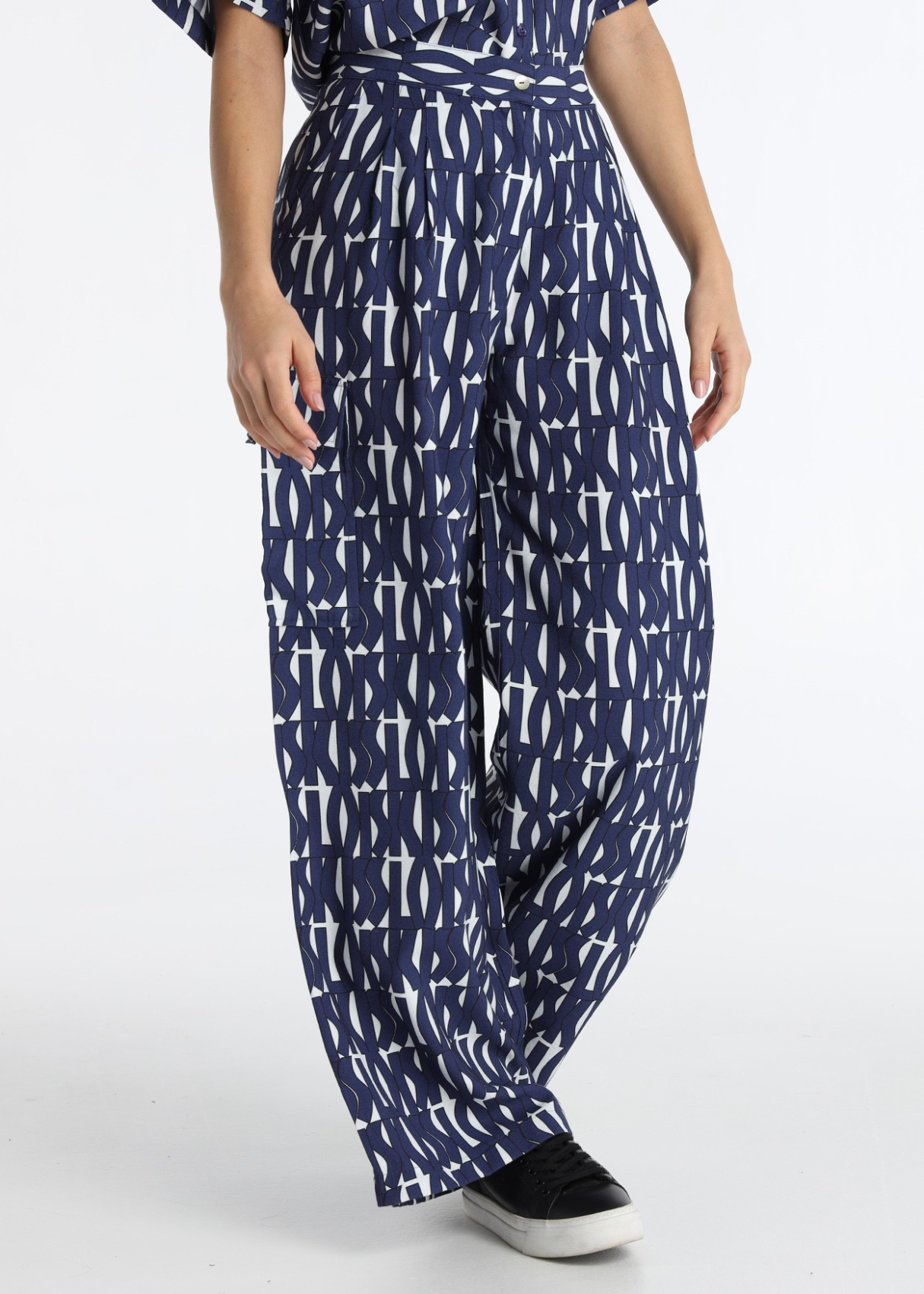 Pantalon à plis amples avec imprimé « KISS » intégral | Tailles en pouces