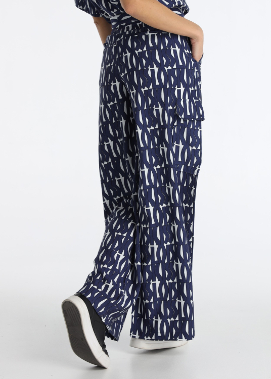 Pantalon à plis amples avec imprimé « KISS » intégral | Tailles en pouces