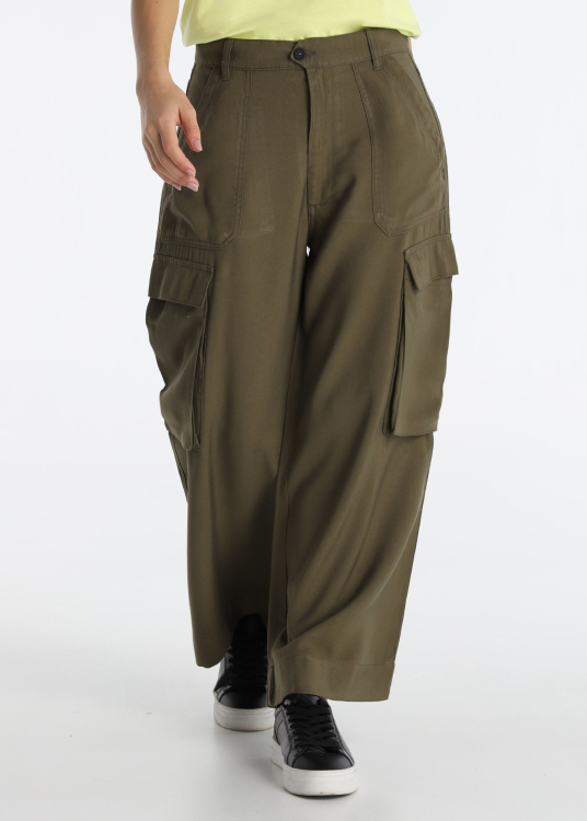 Pantalon cargo Capri vert, jambes larges, longueur genou | Taille en pouces | Vert