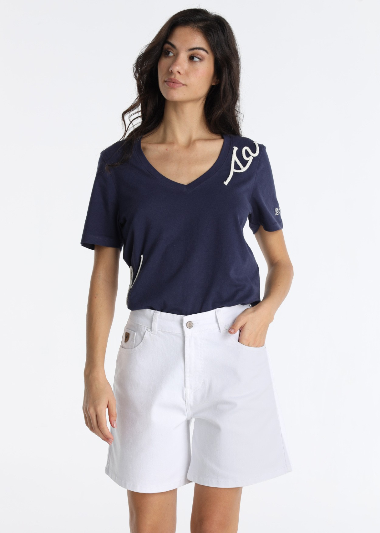 Short en jean blanc avec broderie spéciale sur la poche | Tailles en pouces