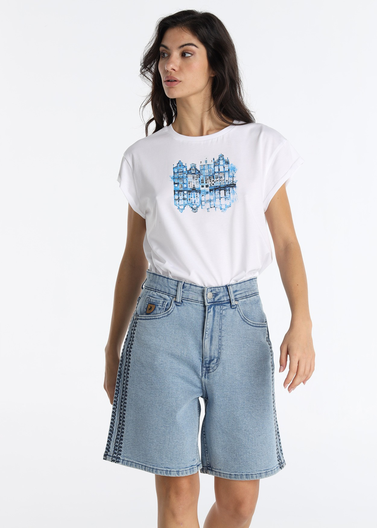 Short en jean décontracté avec broderie décorative sur le côté | Tailles en pouces