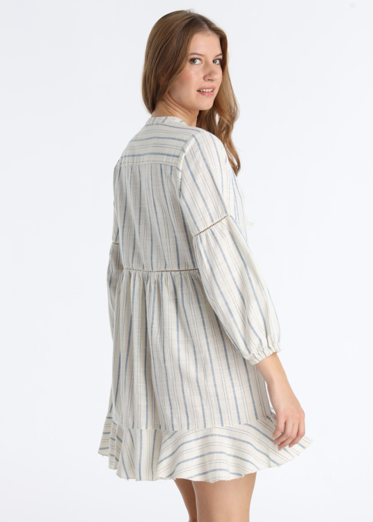 Robe courte ornée de finitions et de pompons