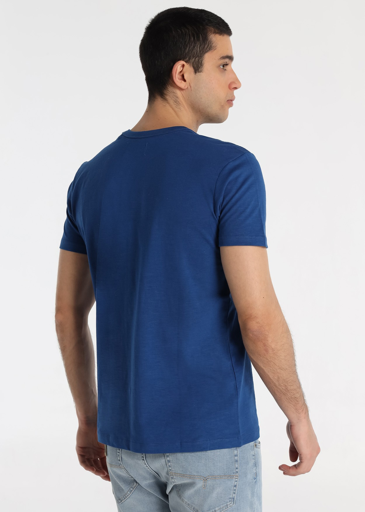 T-shirt graphique blanc avec texte inspirant