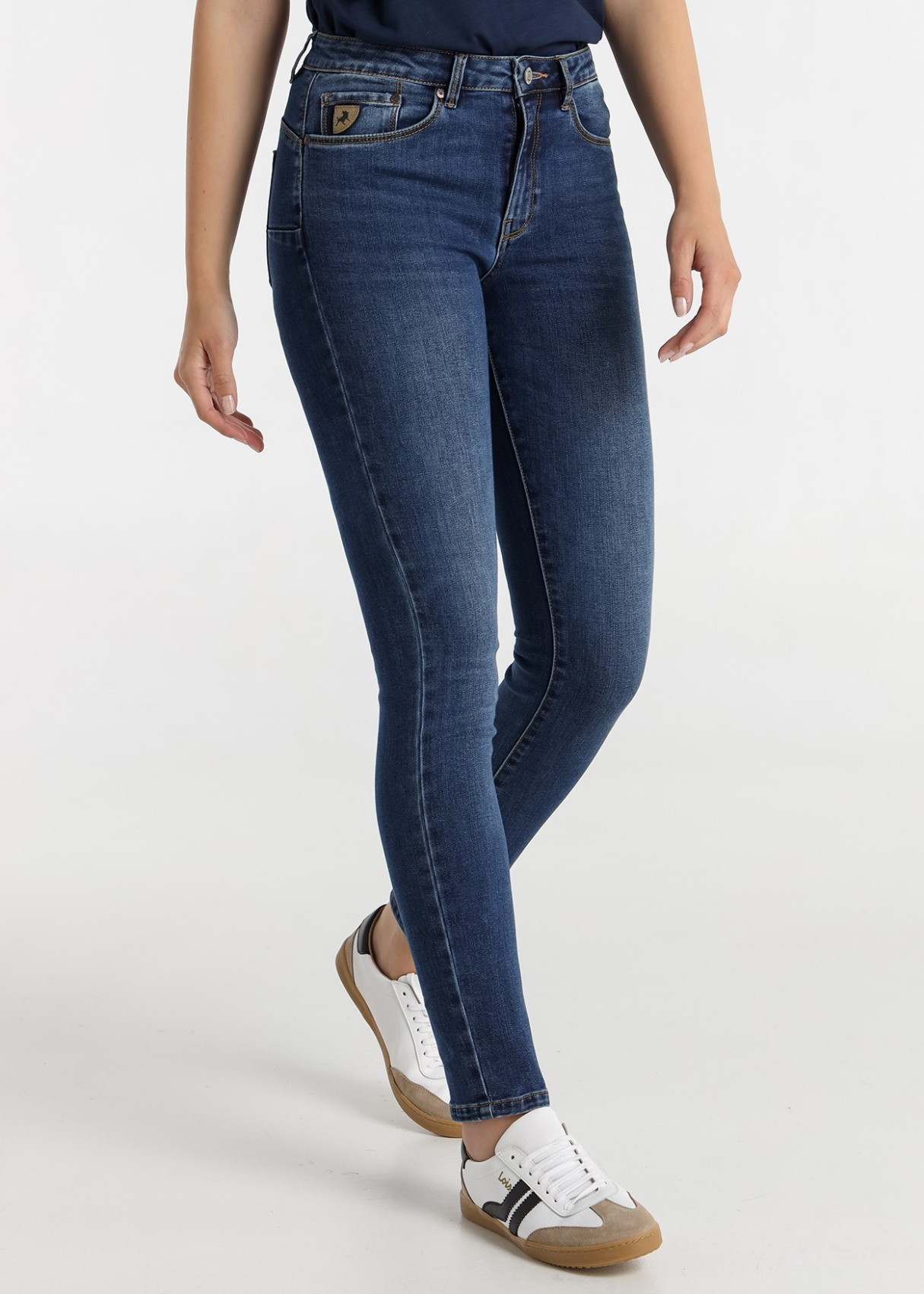 Jean bleu foncé délavé pour femme de Lois Jeans · Style féminin | Tailles en pouces