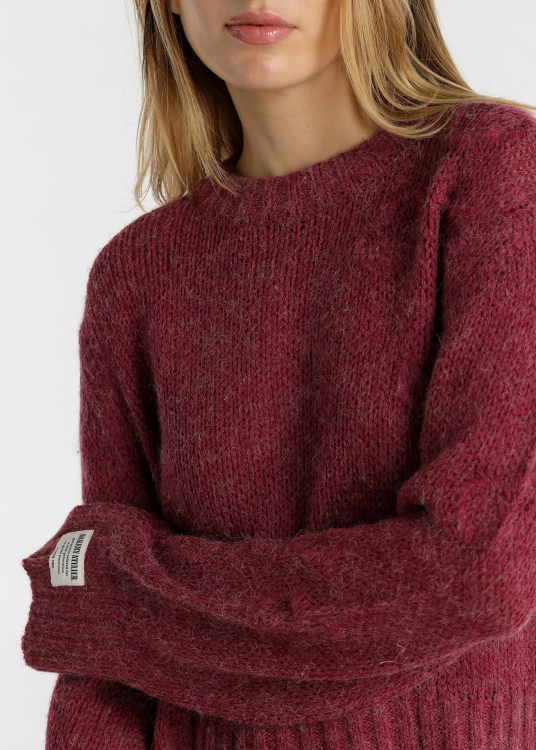 Pull Lois Jeans pour femme, col rond, orné de cœurs brodés · style décontracté