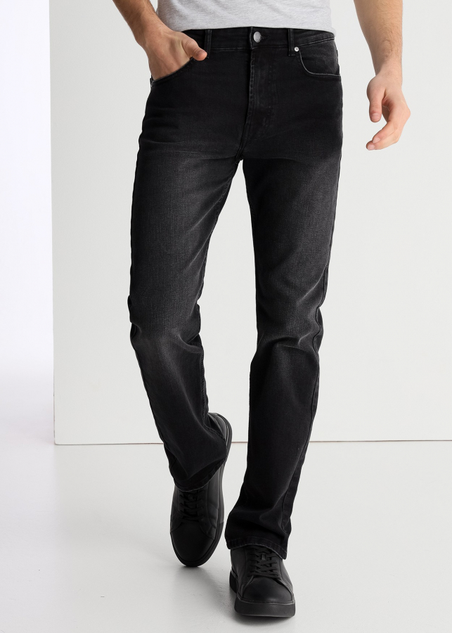 Jean Droit Denim Co – Taille 30, Jambe 30 – Noir Délavé – Coton Denim – Occasion Très Bon état